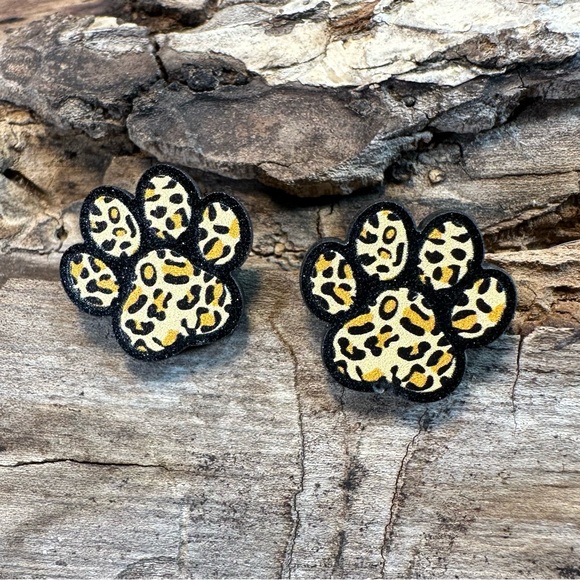 Leopard Print Paw Stud Earrings New - Picture 1 of 2